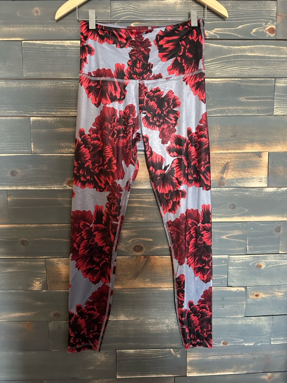 NWOT Beyond Yoga Red Floral Print Leggings